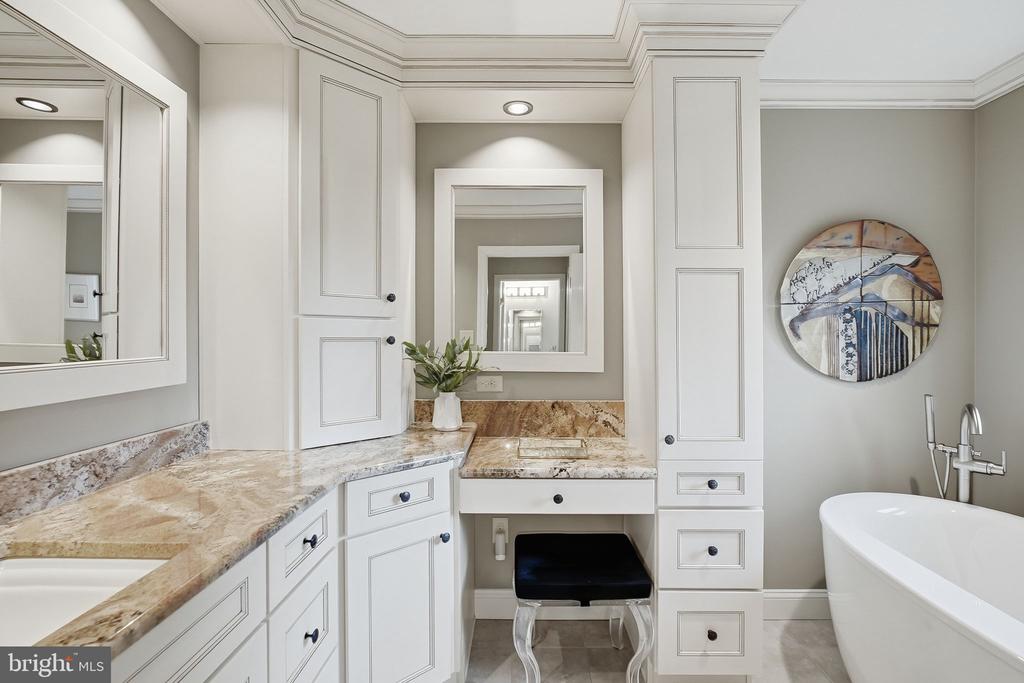 525 BEAUMONT CIRCLE