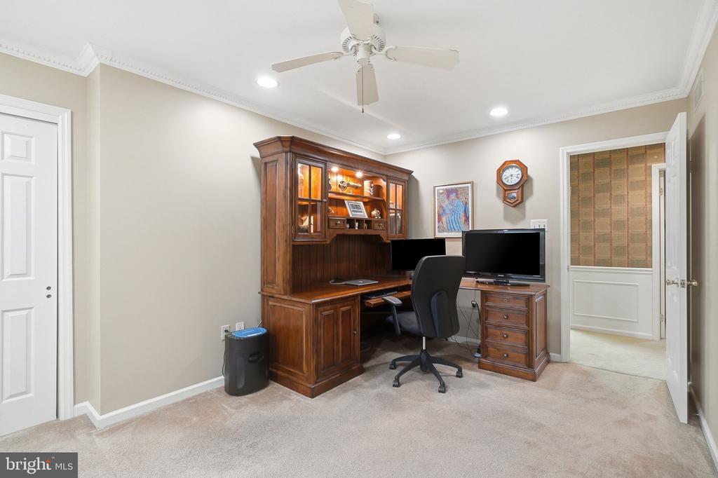 525 BEAUMONT CIRCLE