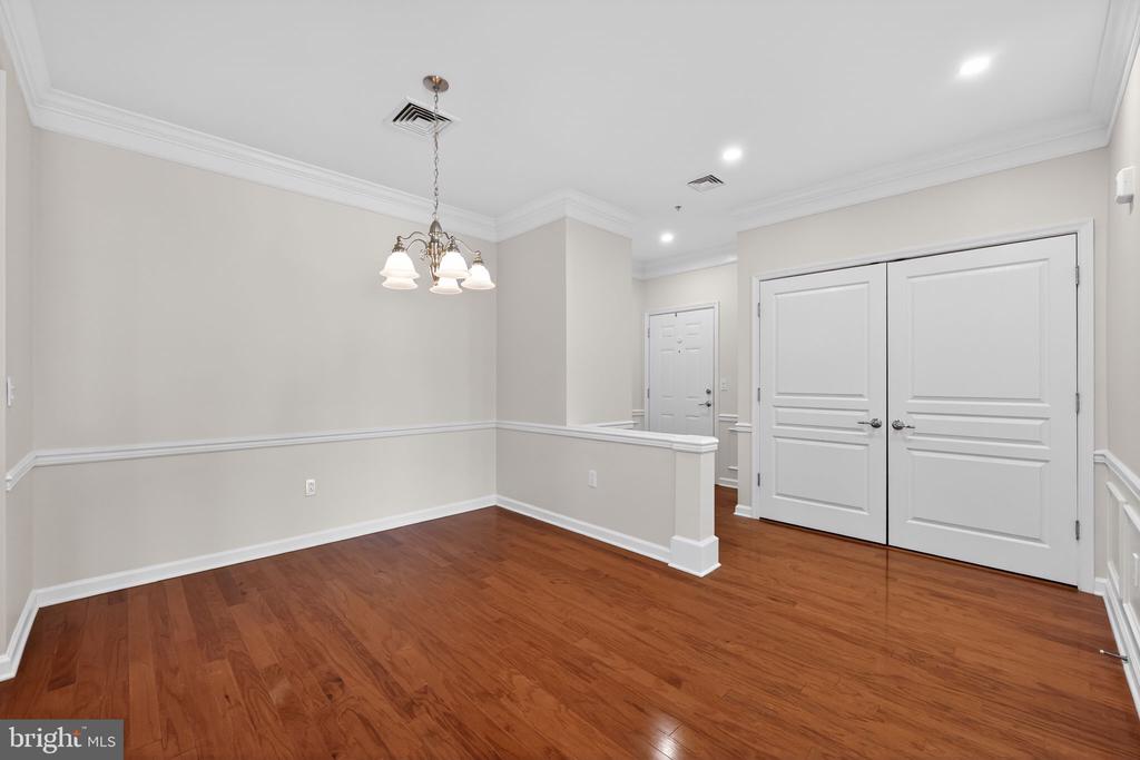 1014 CREEKSIDE DRIVE