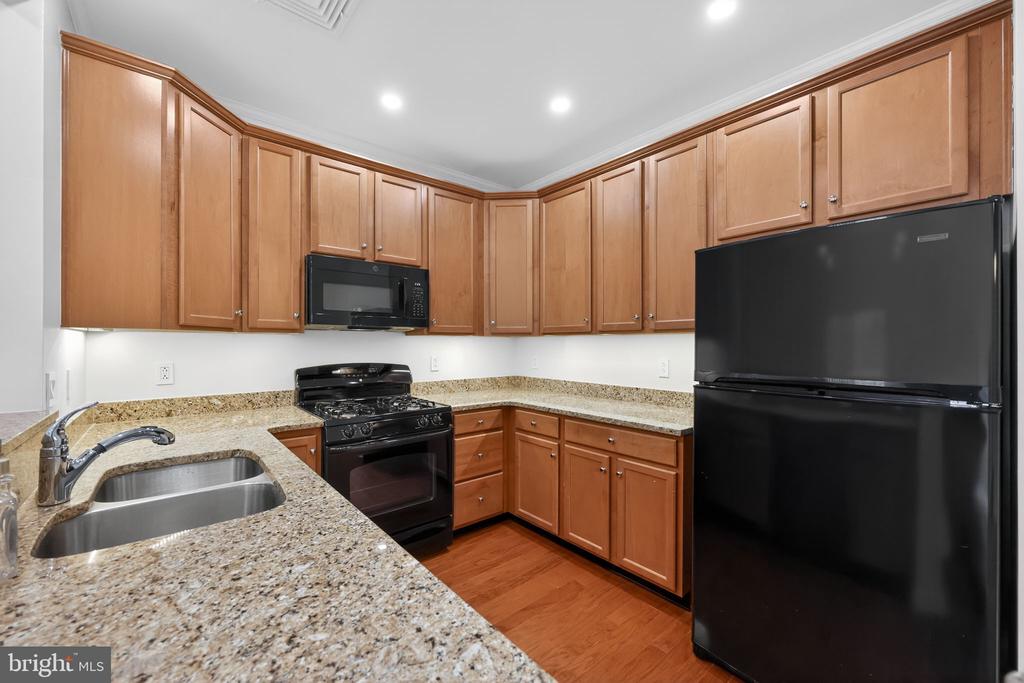 1014 CREEKSIDE DRIVE