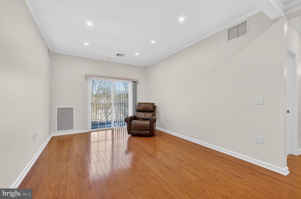 1014 CREEKSIDE DRIVE