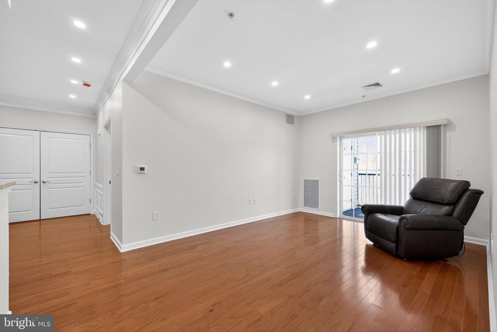 1014 CREEKSIDE DRIVE