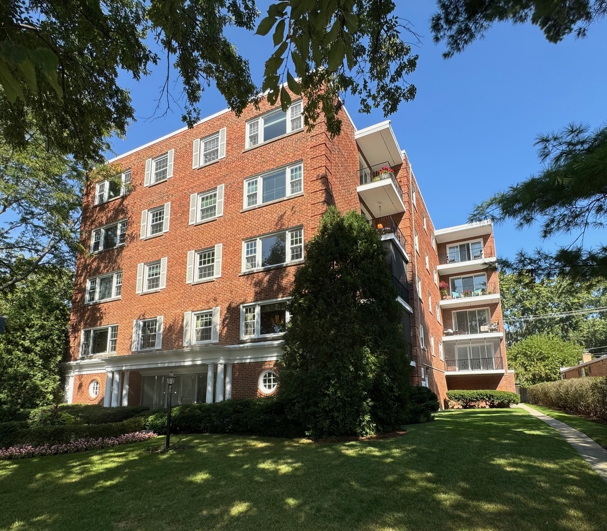 2425 Central Street Unit: 2B