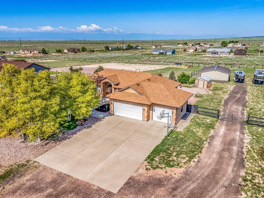 1237 N Stratton Dr