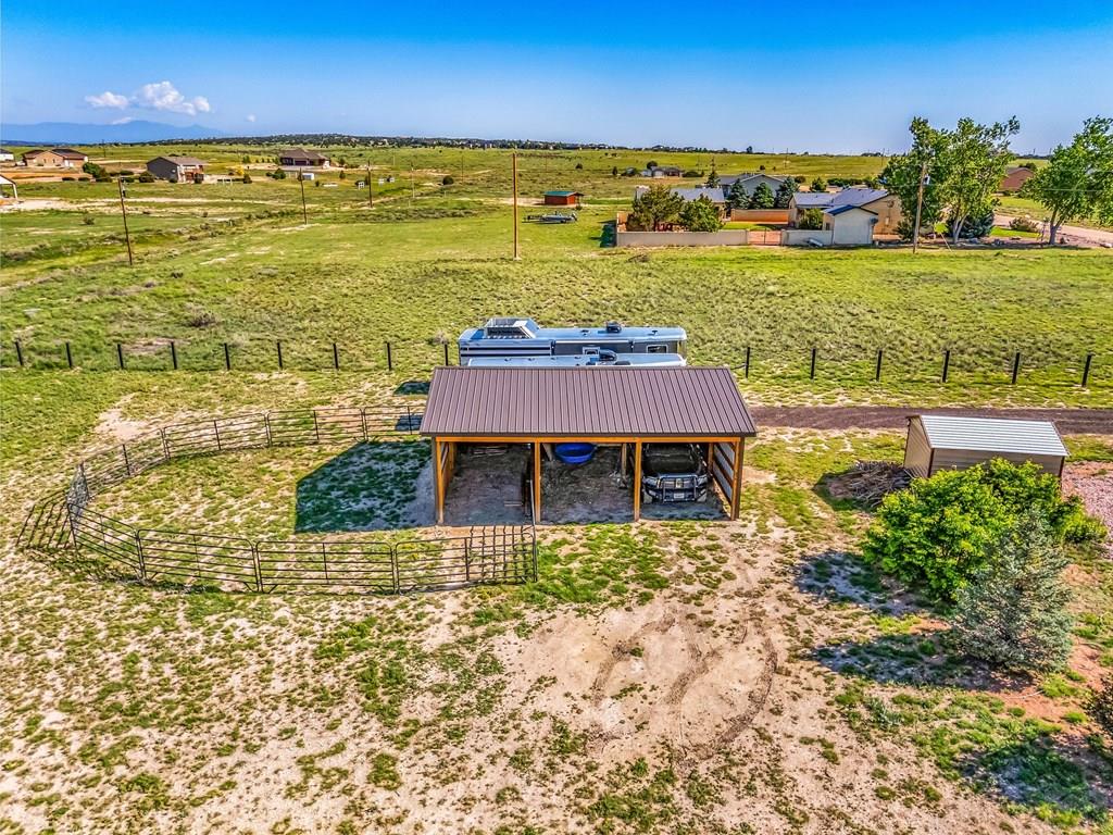 1237 N Stratton Dr