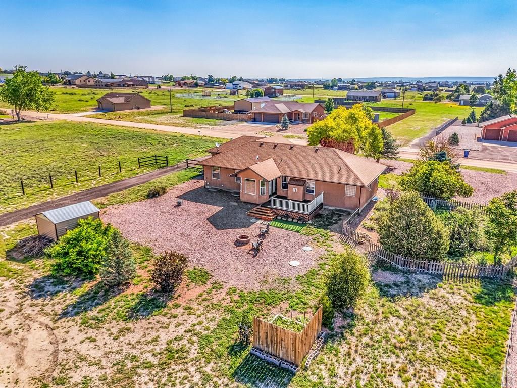 1237 N Stratton Dr