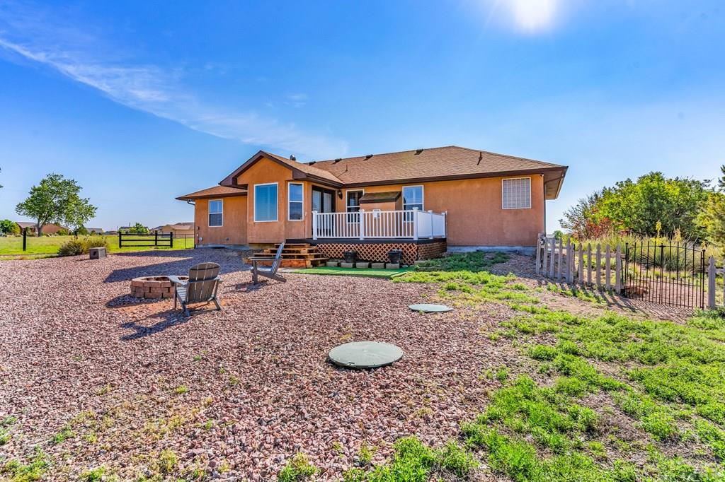 1237 N Stratton Dr