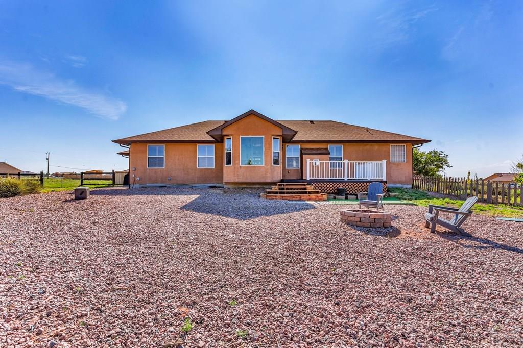 1237 N Stratton Dr
