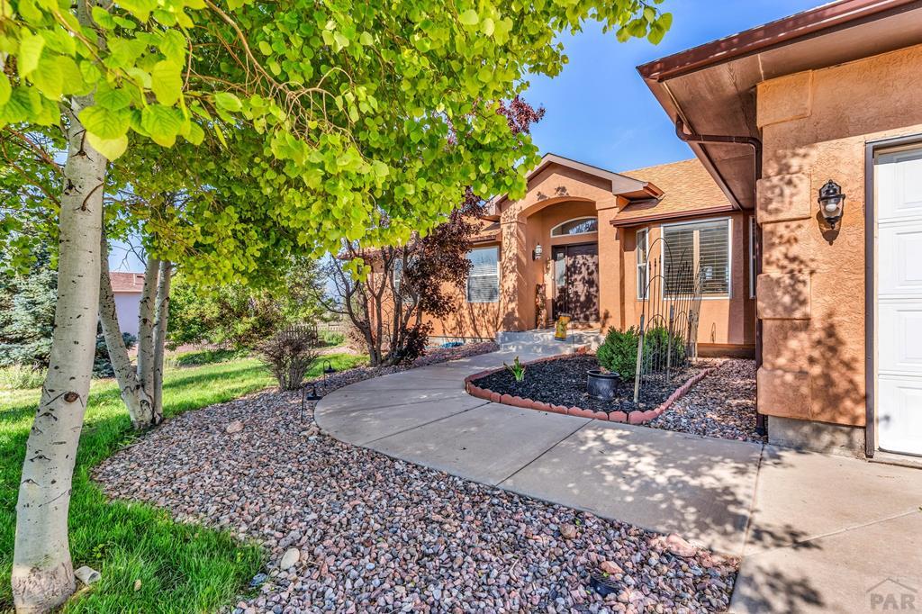 1237 N Stratton Dr