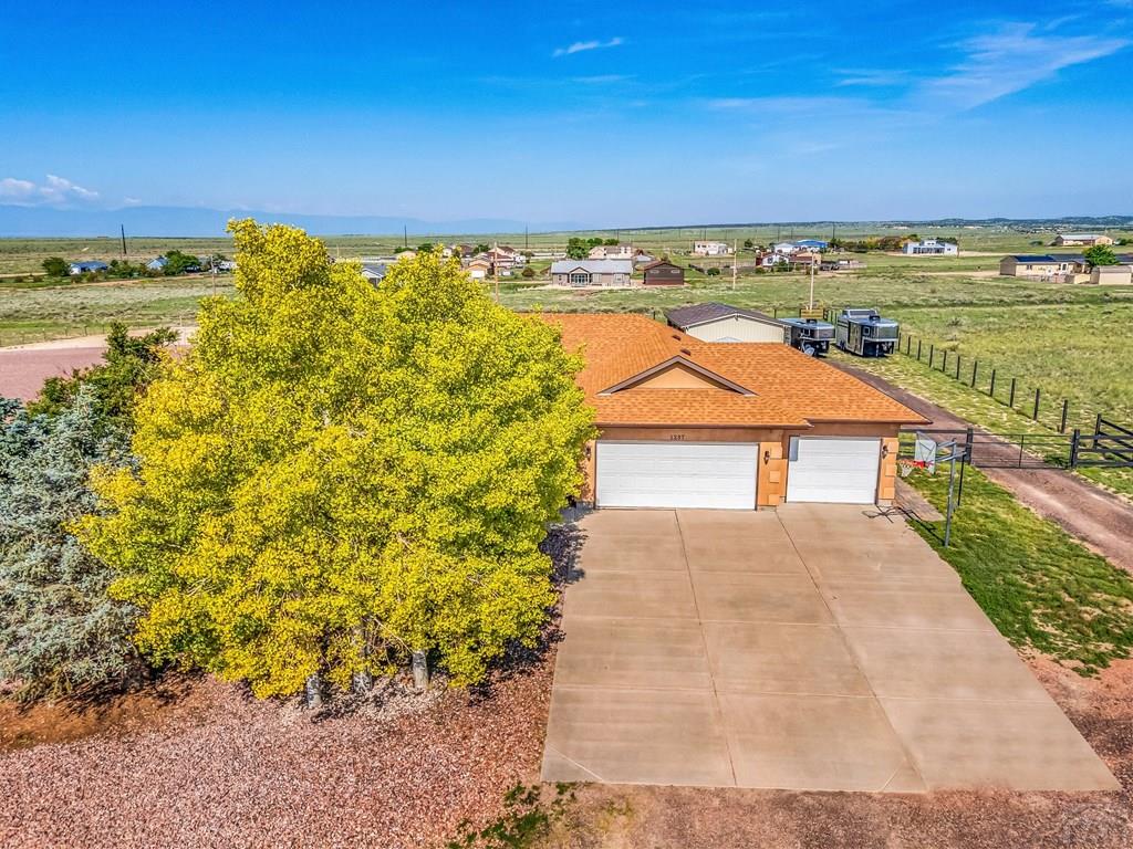 1237 N Stratton Dr
