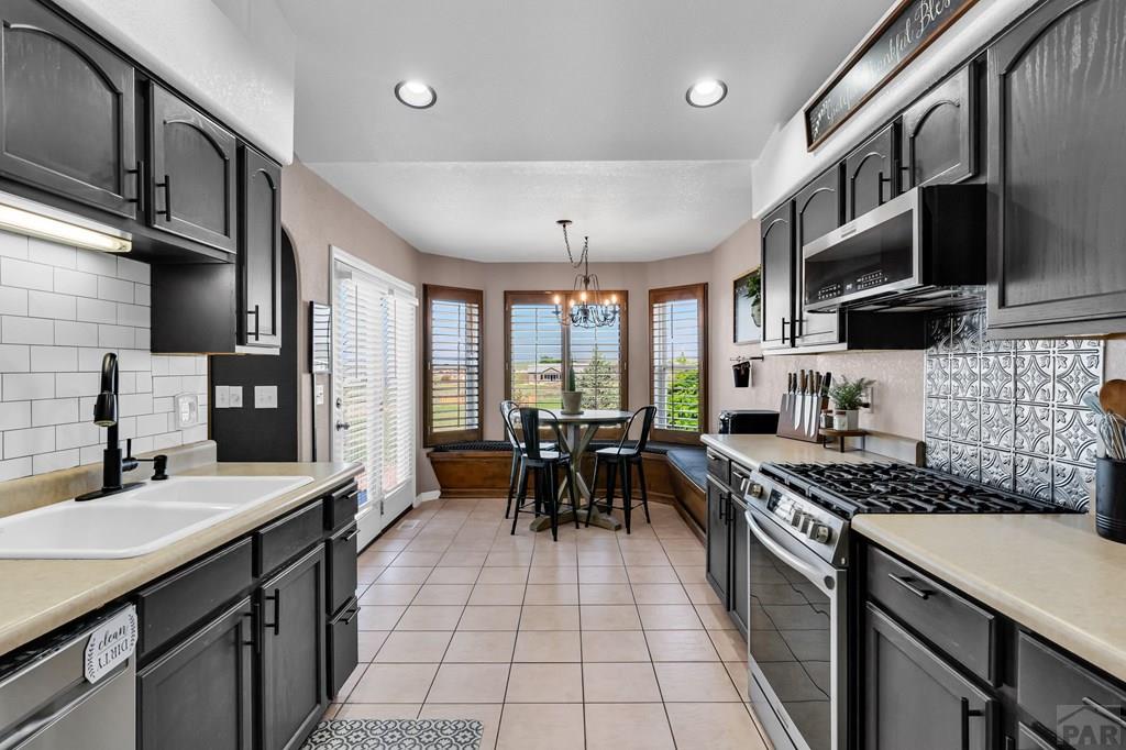 1237 N Stratton Dr