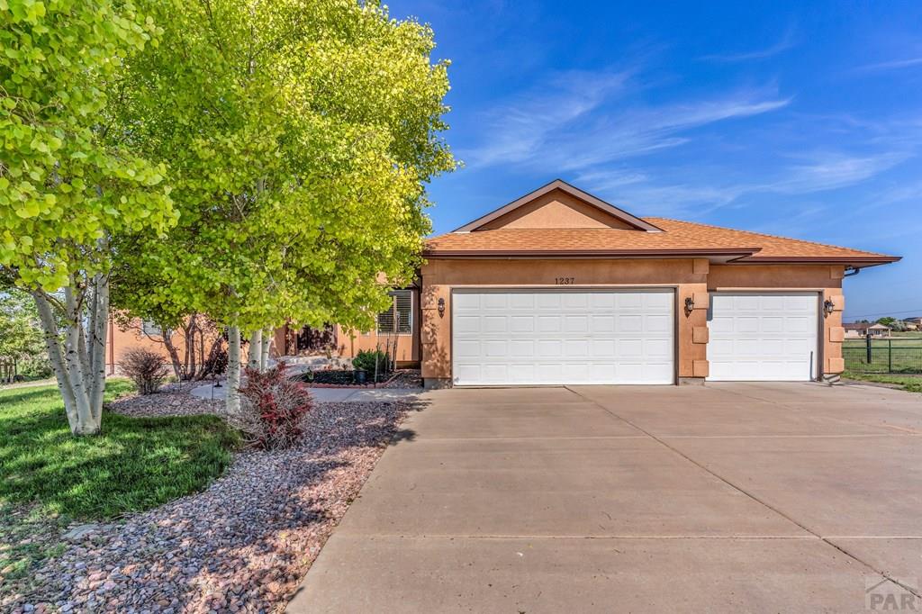 1237 N Stratton Dr