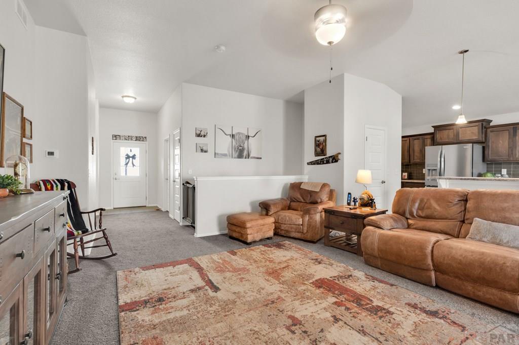 1319 N Dailey Dr