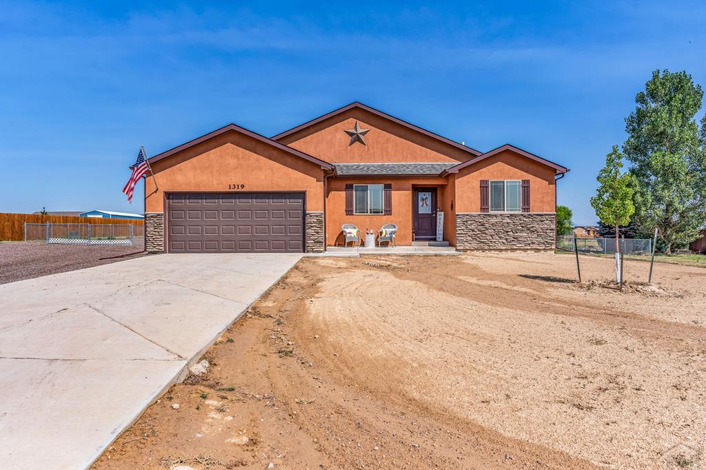 1319 N Dailey Dr