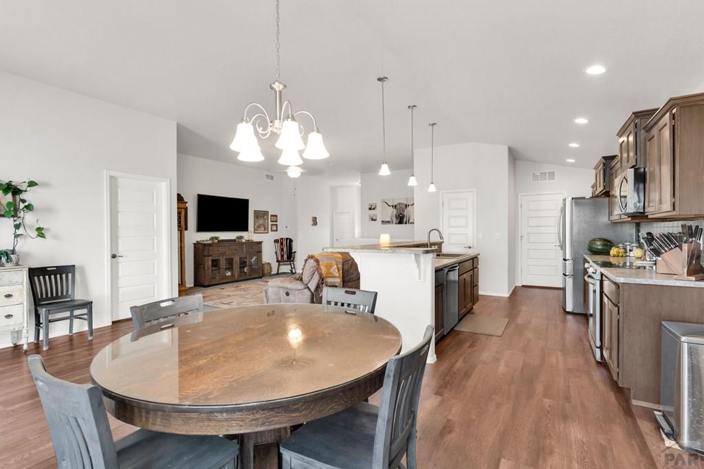 1319 N Dailey Dr
