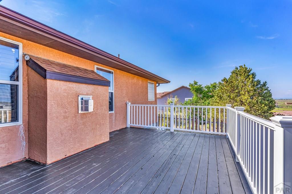 1237 N Stratton Dr
