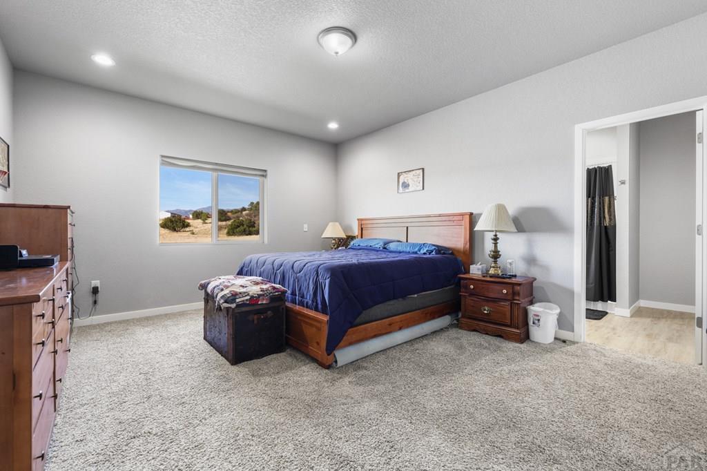 5851 Lakeview Circle