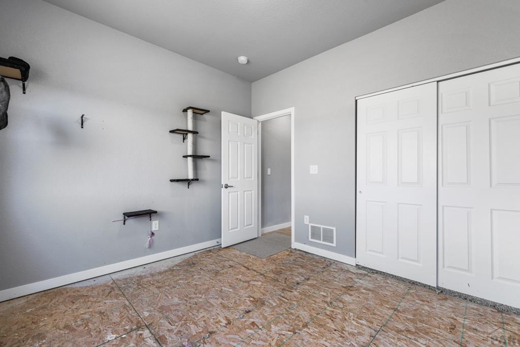 5851 Lakeview Circle