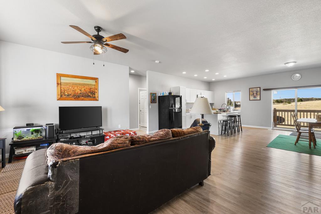 5851 Lakeview Circle