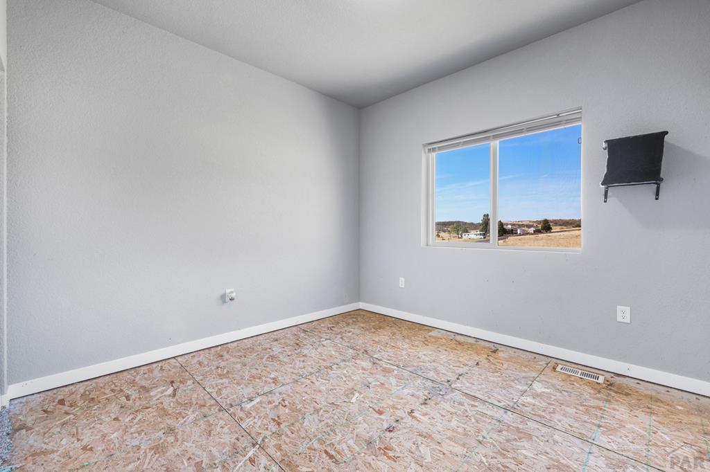 5851 Lakeview Circle