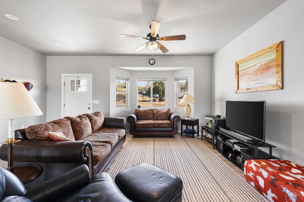 5851 Lakeview Circle