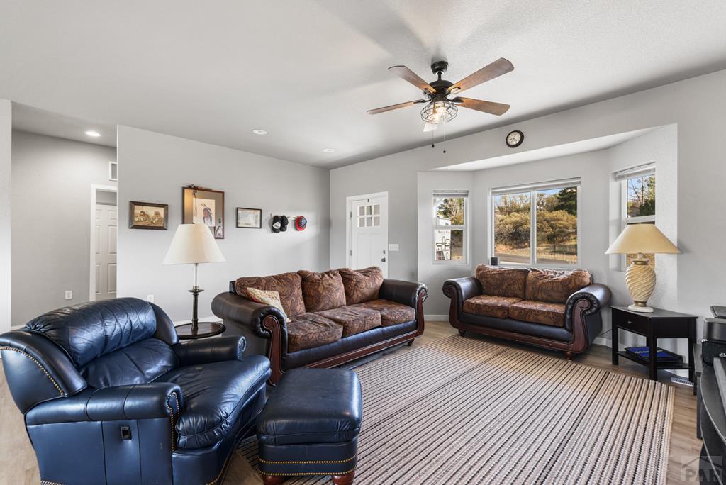 5851 Lakeview Circle