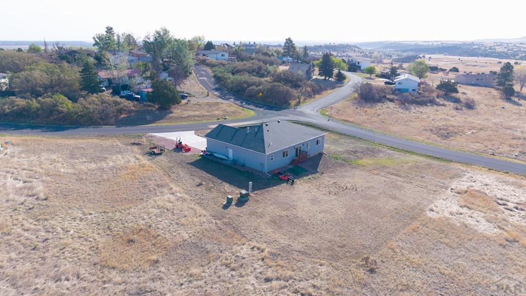 5851 Lakeview Circle