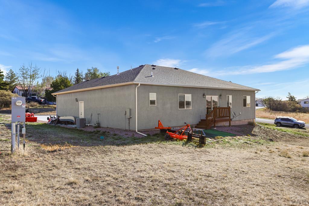 5851 Lakeview Circle