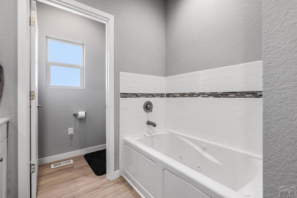 5851 Lakeview Circle