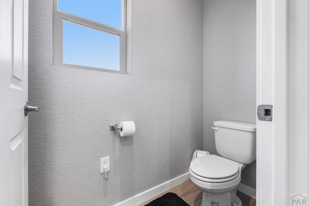 5851 Lakeview Circle