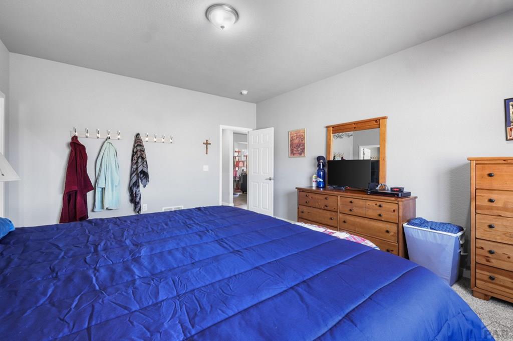 5851 Lakeview Circle