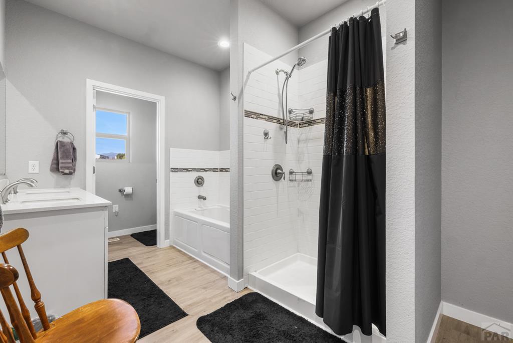 5851 Lakeview Circle