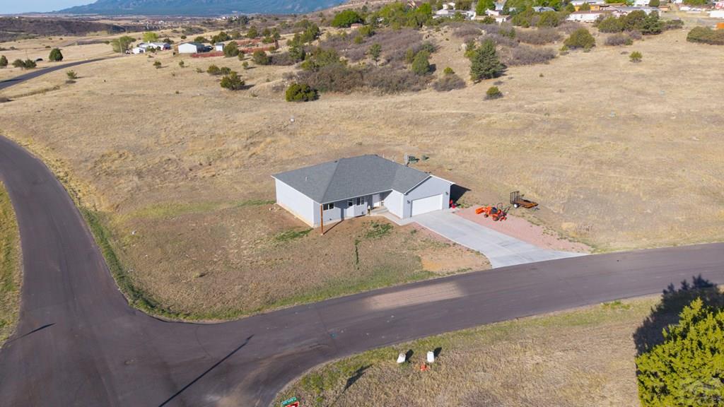 5851 Lakeview Circle