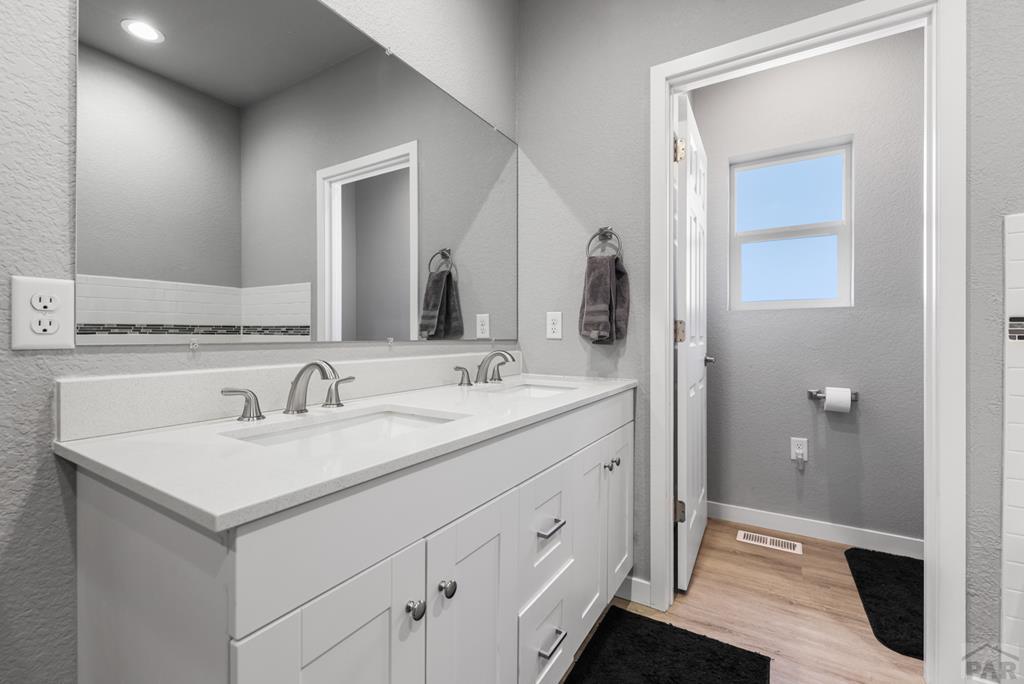 5851 Lakeview Circle