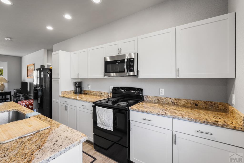 5851 Lakeview Circle