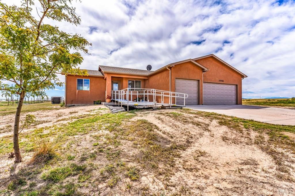 1058 E Ranch Dr