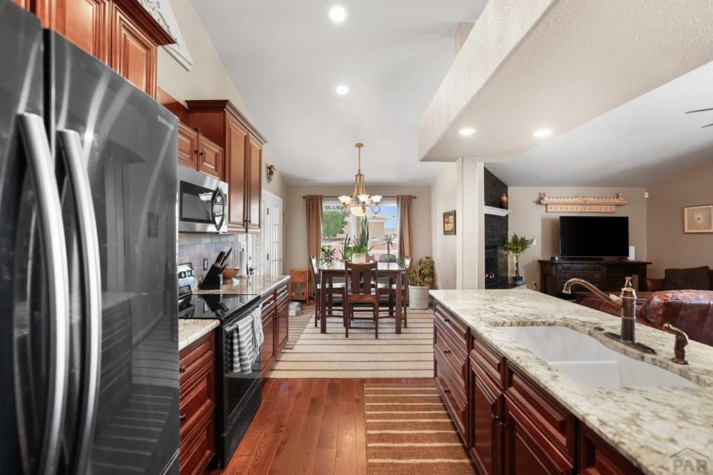 148 S Hacienda Del Sol Dr