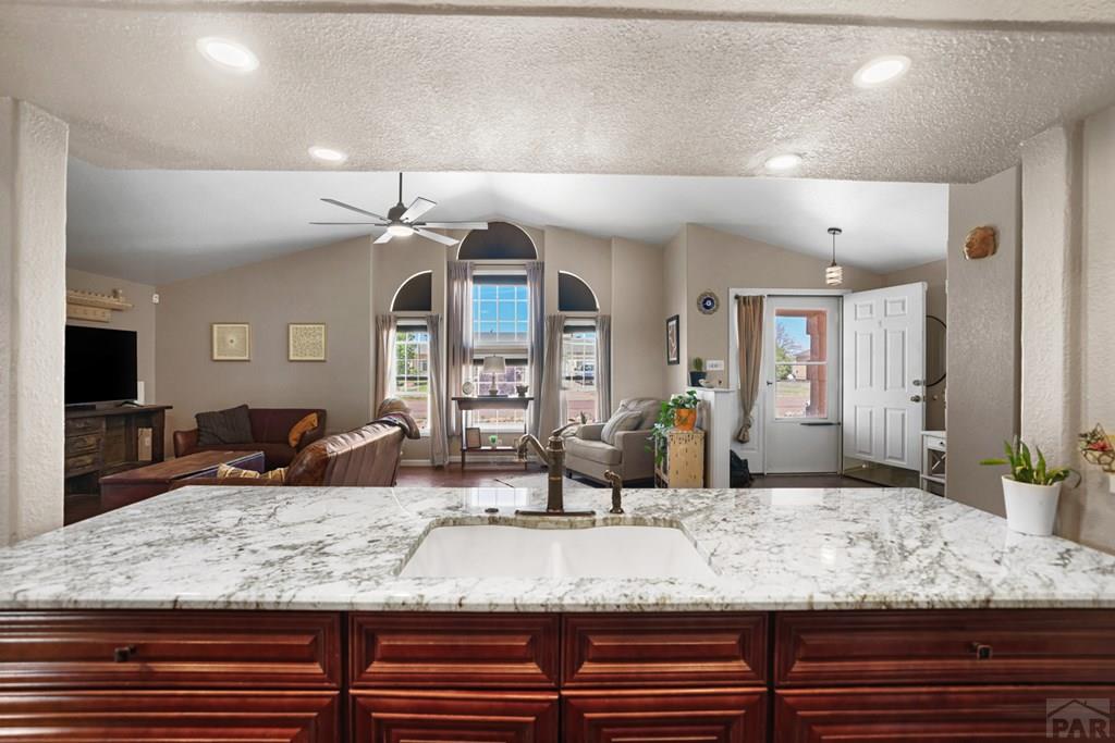 148 S Hacienda Del Sol Dr