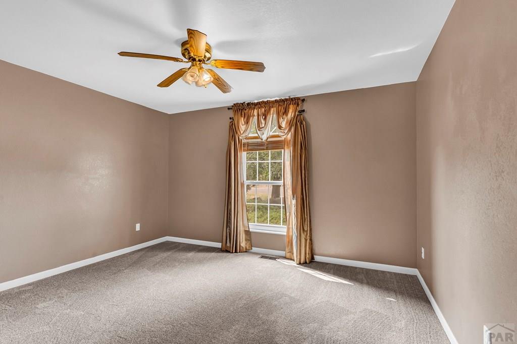 269 W Hahns Peak Ave