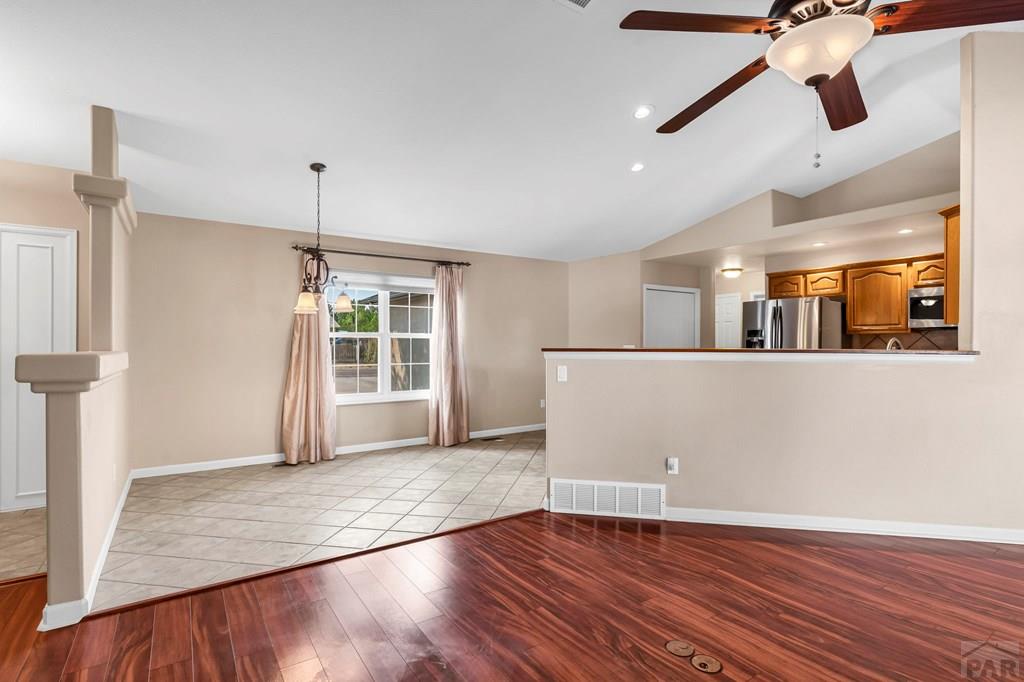 269 W Hahns Peak Ave