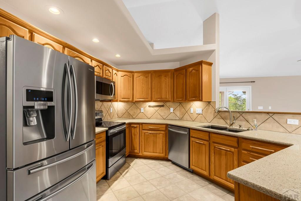 269 W Hahns Peak Ave