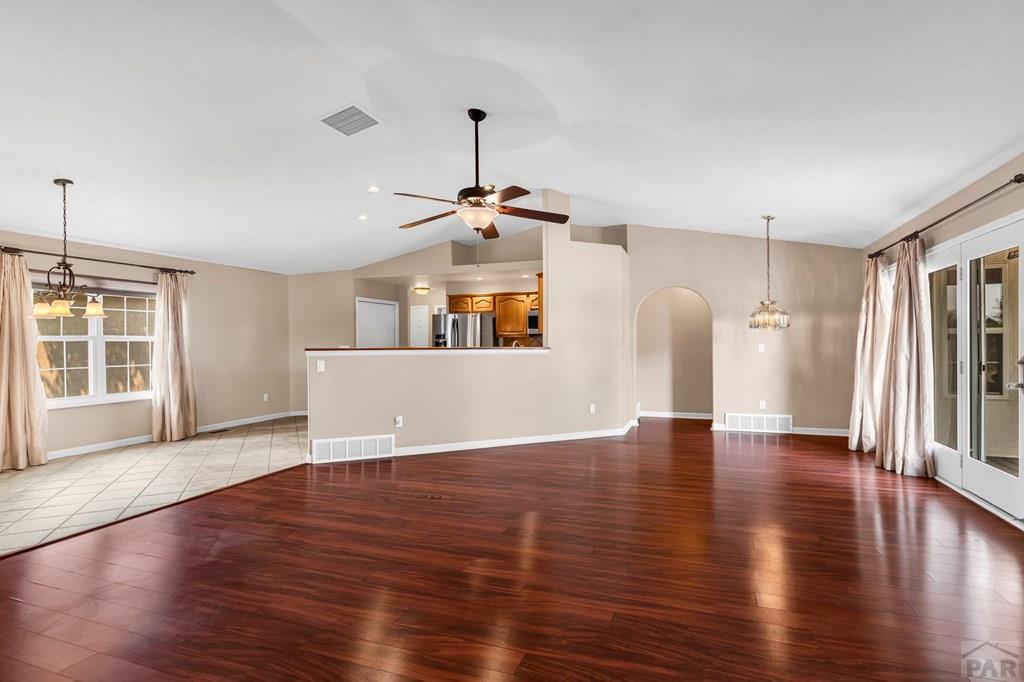 269 W Hahns Peak Ave