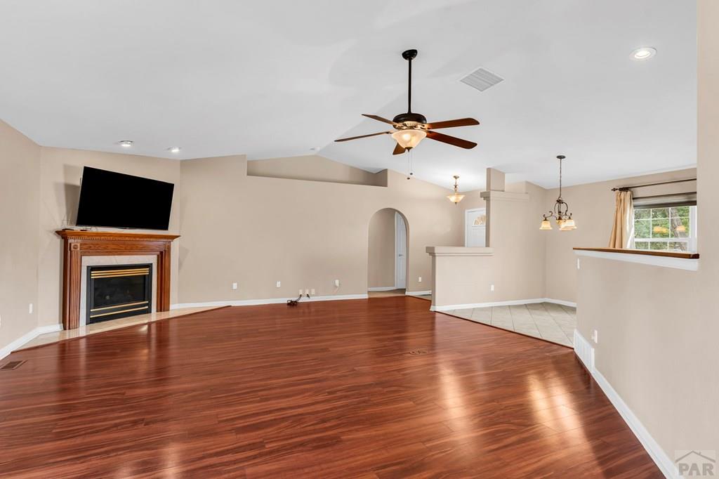 269 W Hahns Peak Ave