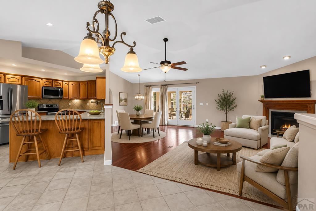 269 W Hahns Peak Ave