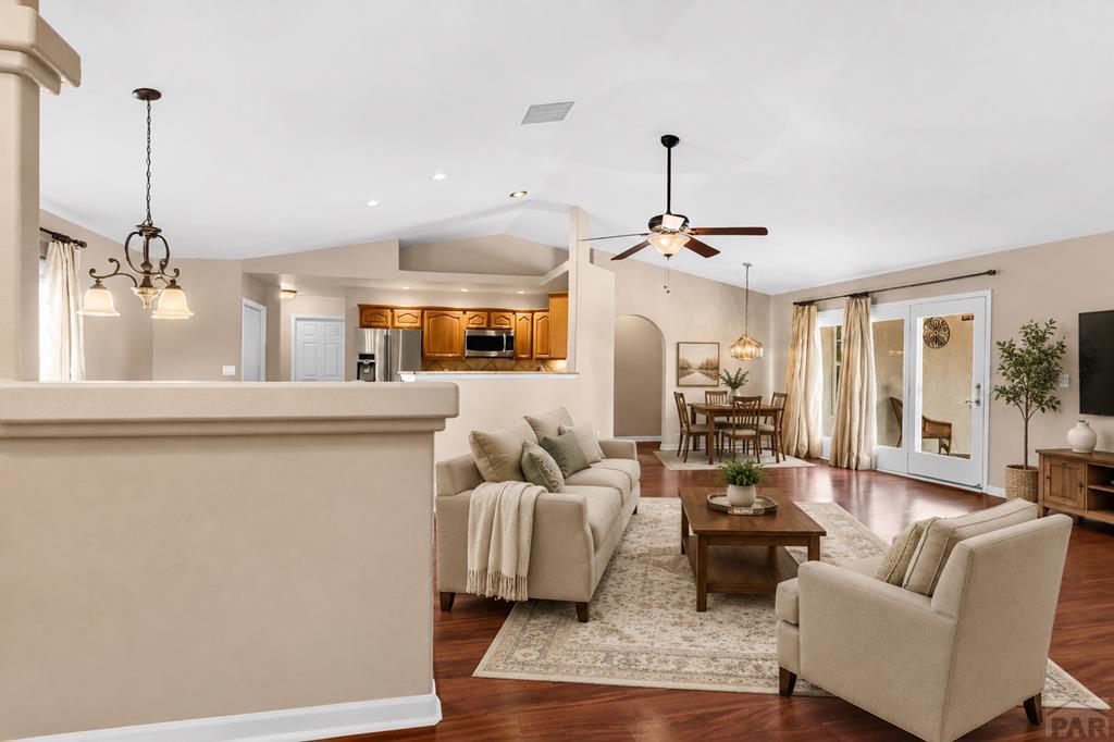 269 W Hahns Peak Ave