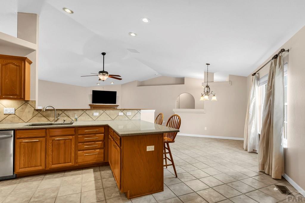 269 W Hahns Peak Ave