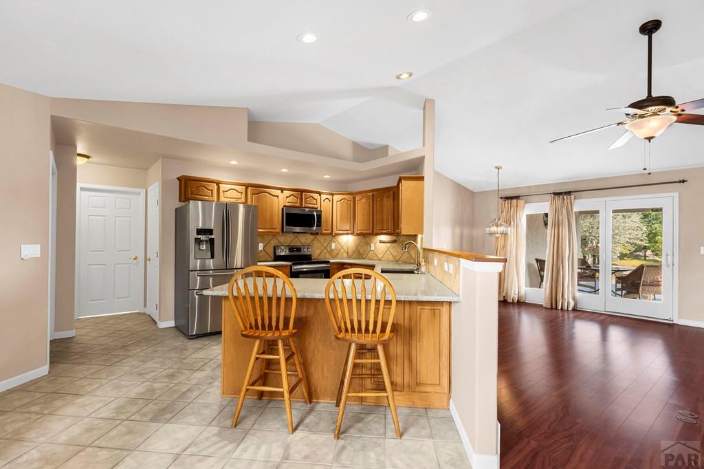 269 W Hahns Peak Ave