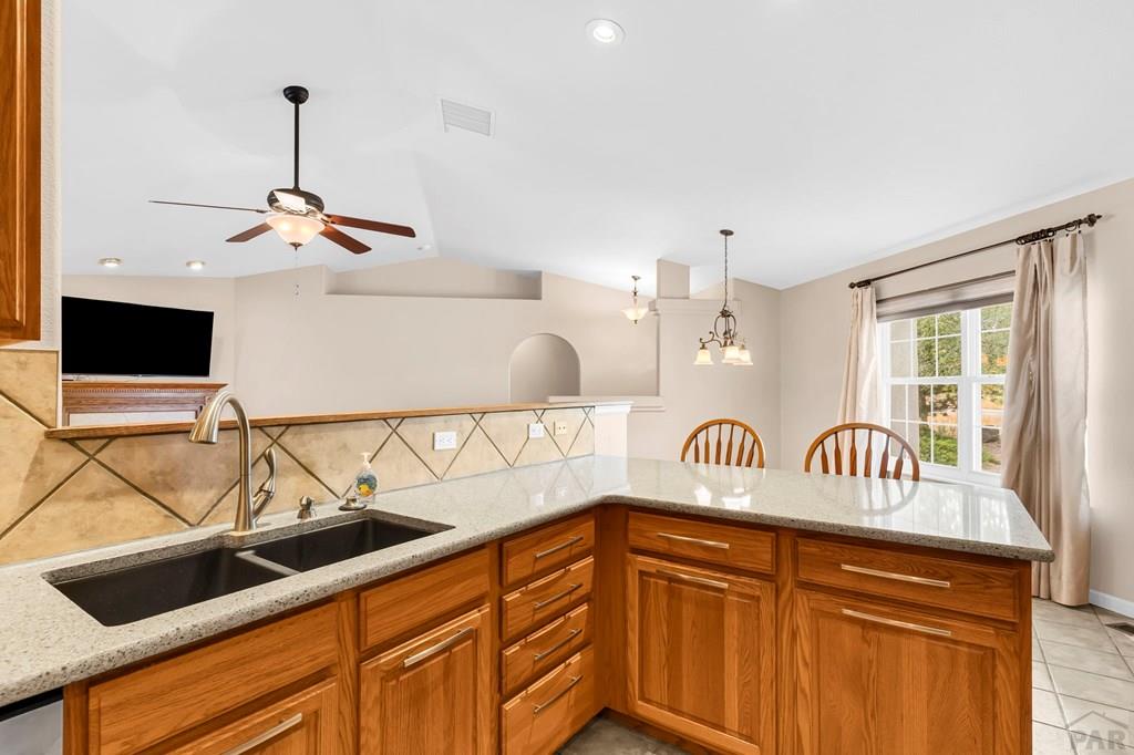 269 W Hahns Peak Ave