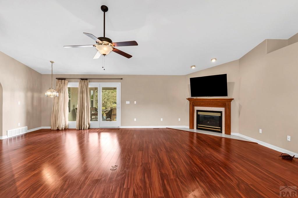 269 W Hahns Peak Ave