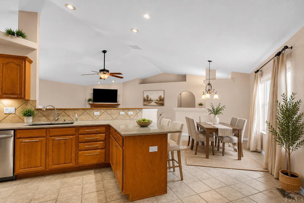 269 W Hahns Peak Ave